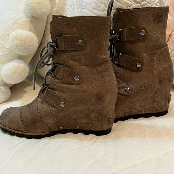 SOREL Joan of Arctic  distressed leather wedge booties size 8 - Picture 6 of 11